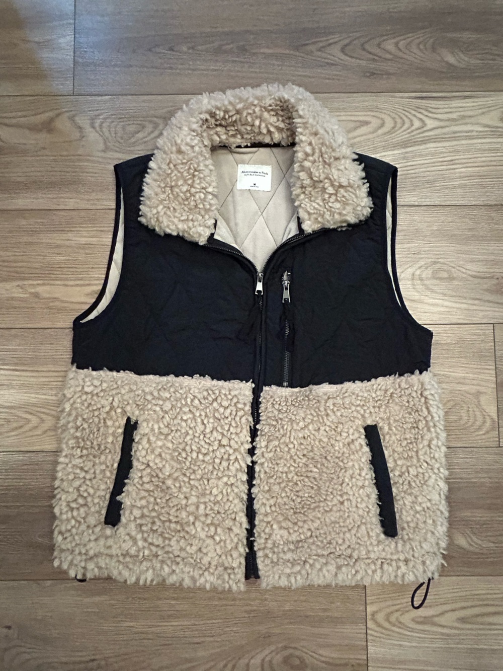 Abercrombie & Fitch Soft A&F Faux Fur Sherpa Vest M Black Cream